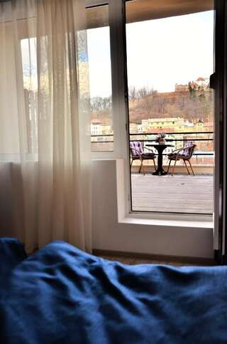 Гостевой дом Vila Alba Брашов Двухместный номер с 1 кроватью или 2 отдельными кроватями и террасой-2